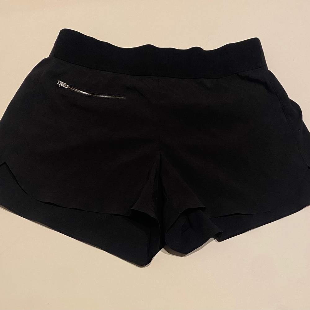 Athleta Mod Trekkie Shorts- Size 6